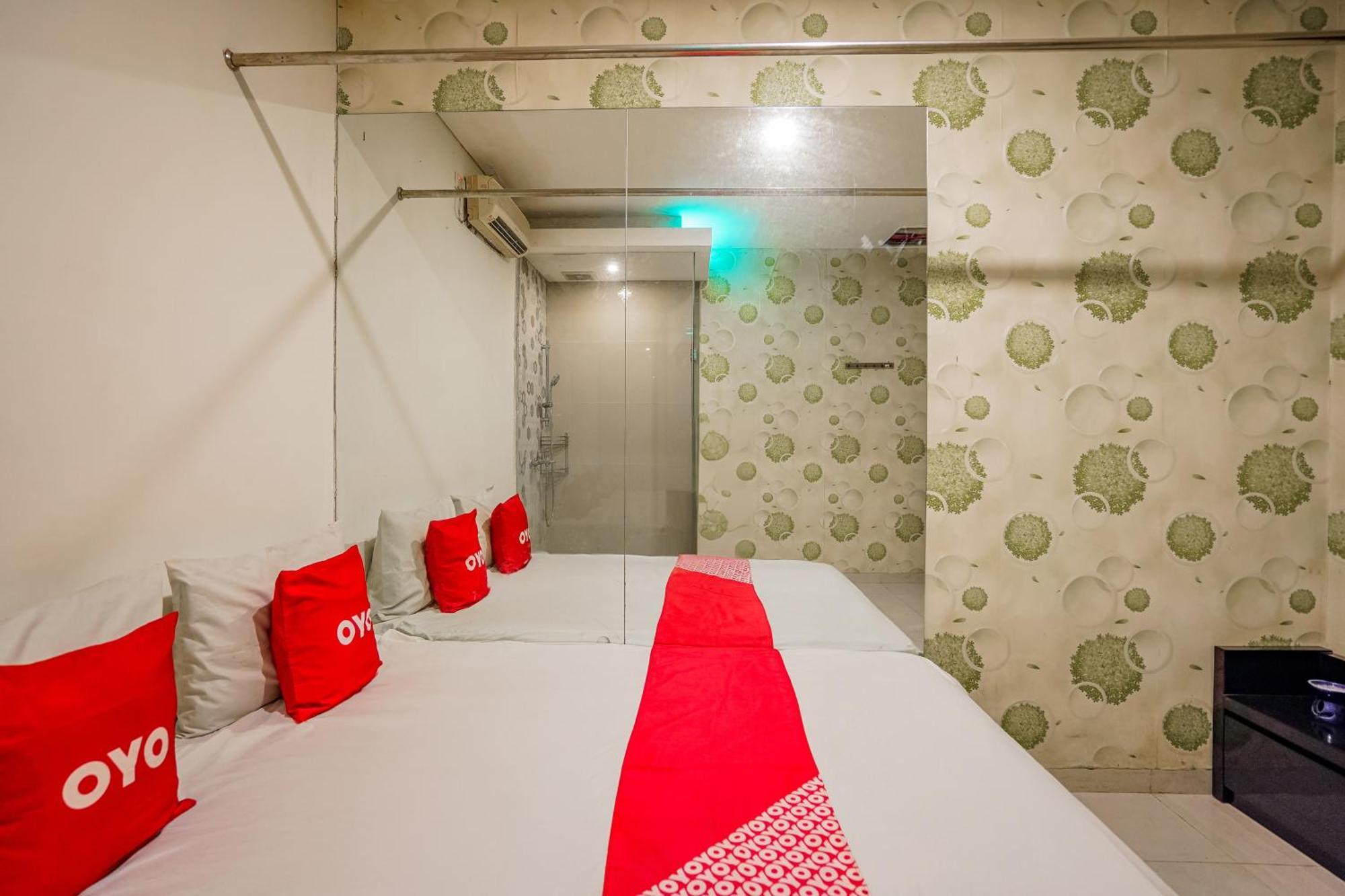 Hotel Super Oyo Capital O 92633 Spring Gubeng 2*