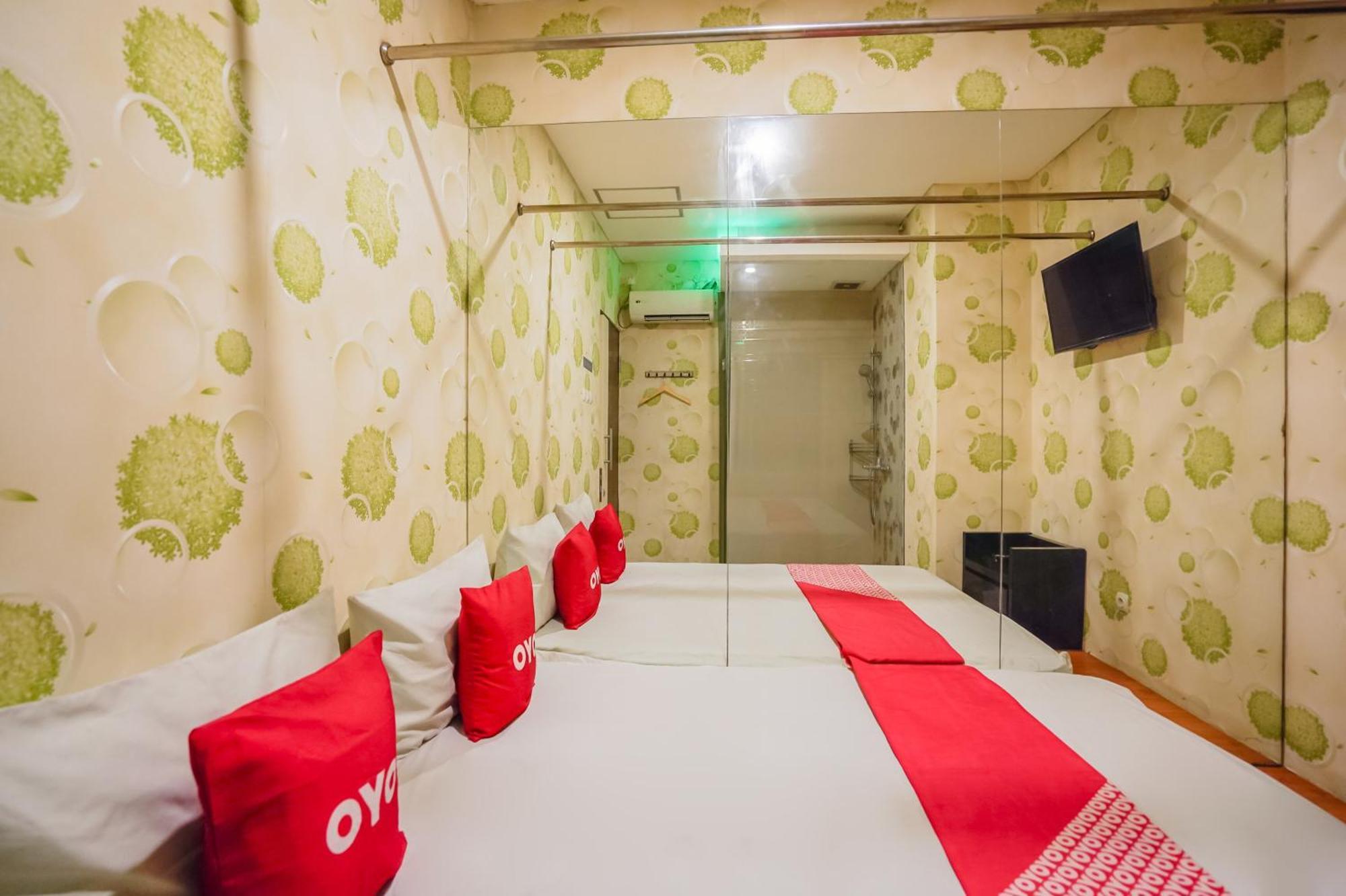Super Oyo Capital O 92633 Spring Gubeng Hotel Surabaya