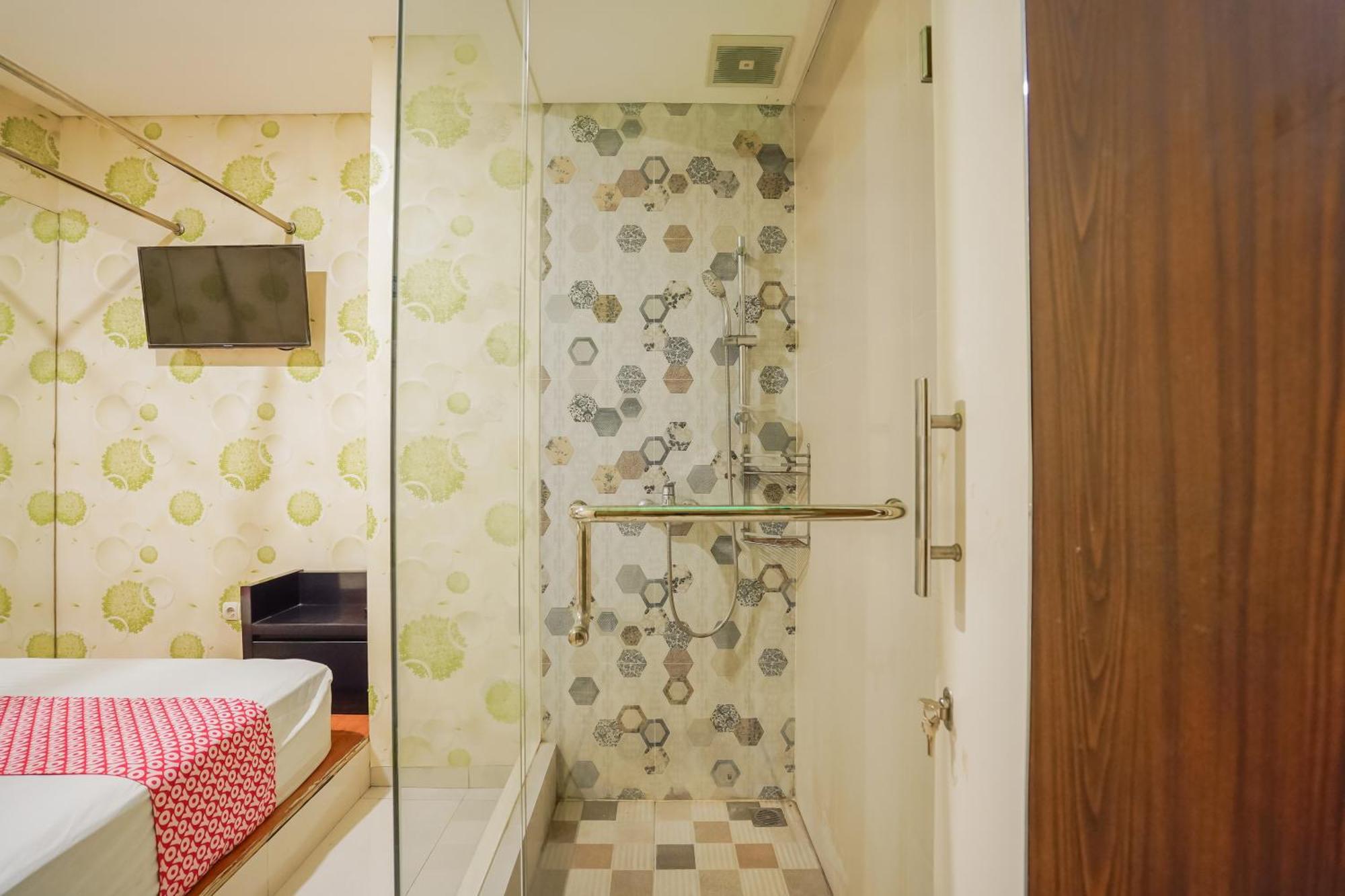 Hotel Super Oyo Capital O 92633 Spring Gubeng Surabaya