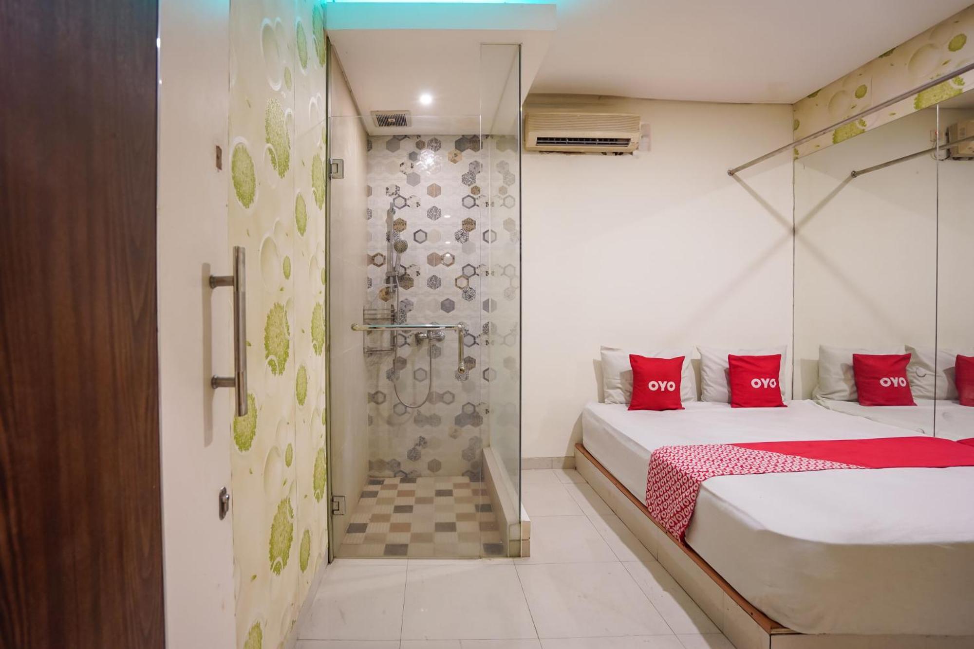 Hotel Super Oyo Capital O 92633 Spring Gubeng 2*